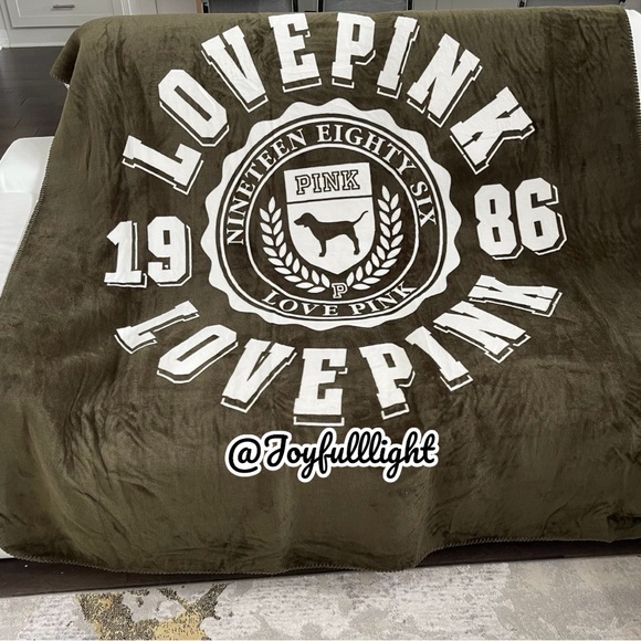 PINK Victoria's Secret Other - NEW VICTORIA'S SECRET PINK Vintage Green 60" x 72" (bigger size) Sherpa Blanket